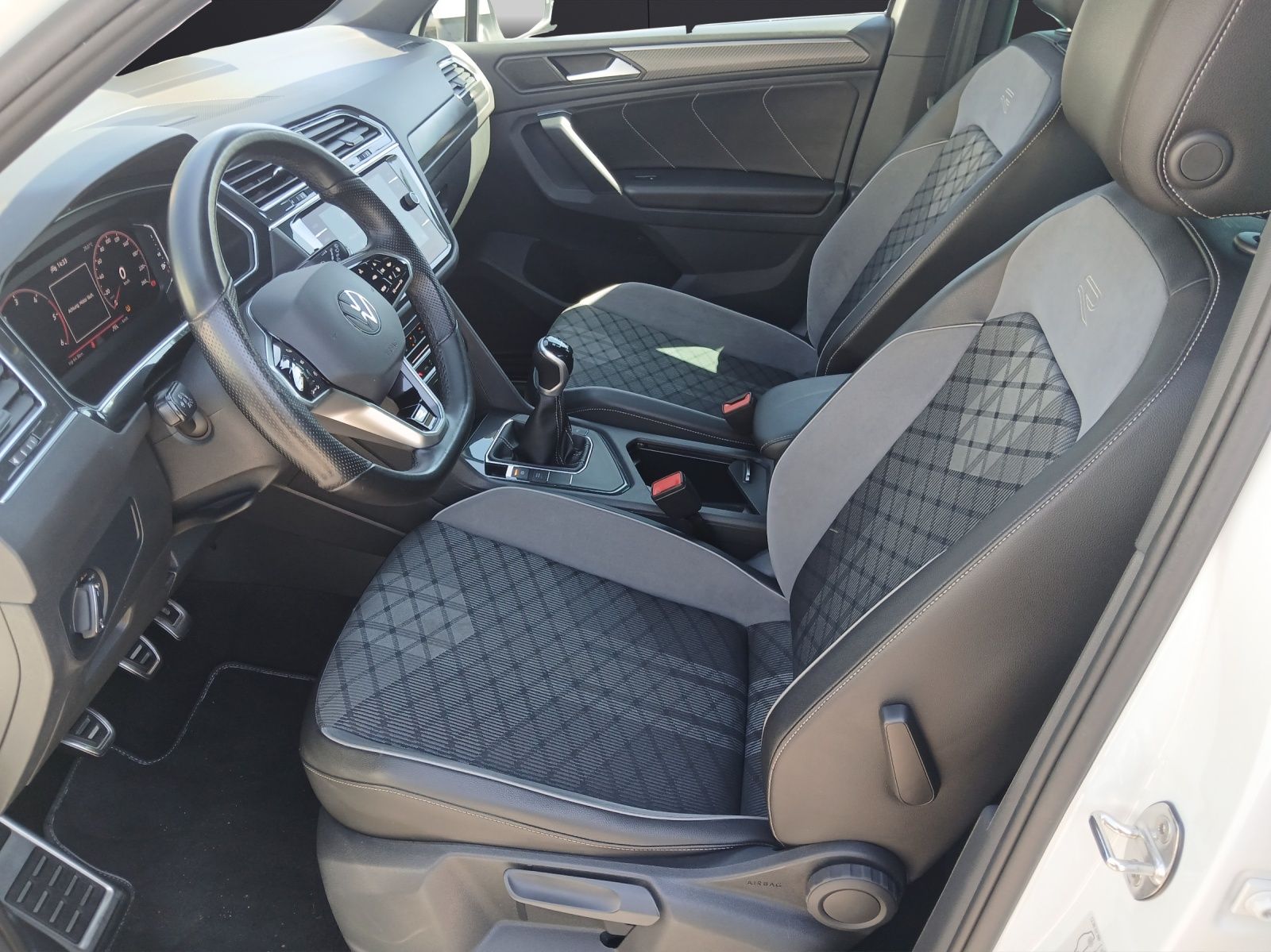 Fahrzeugabbildung Volkswagen Tiguan TDI R-Line FAHRSCHULE