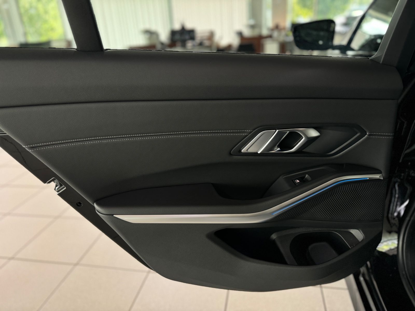 Fahrzeugabbildung BMW 320e Sport Line Laser AHK HUD DAB Komfort Panora