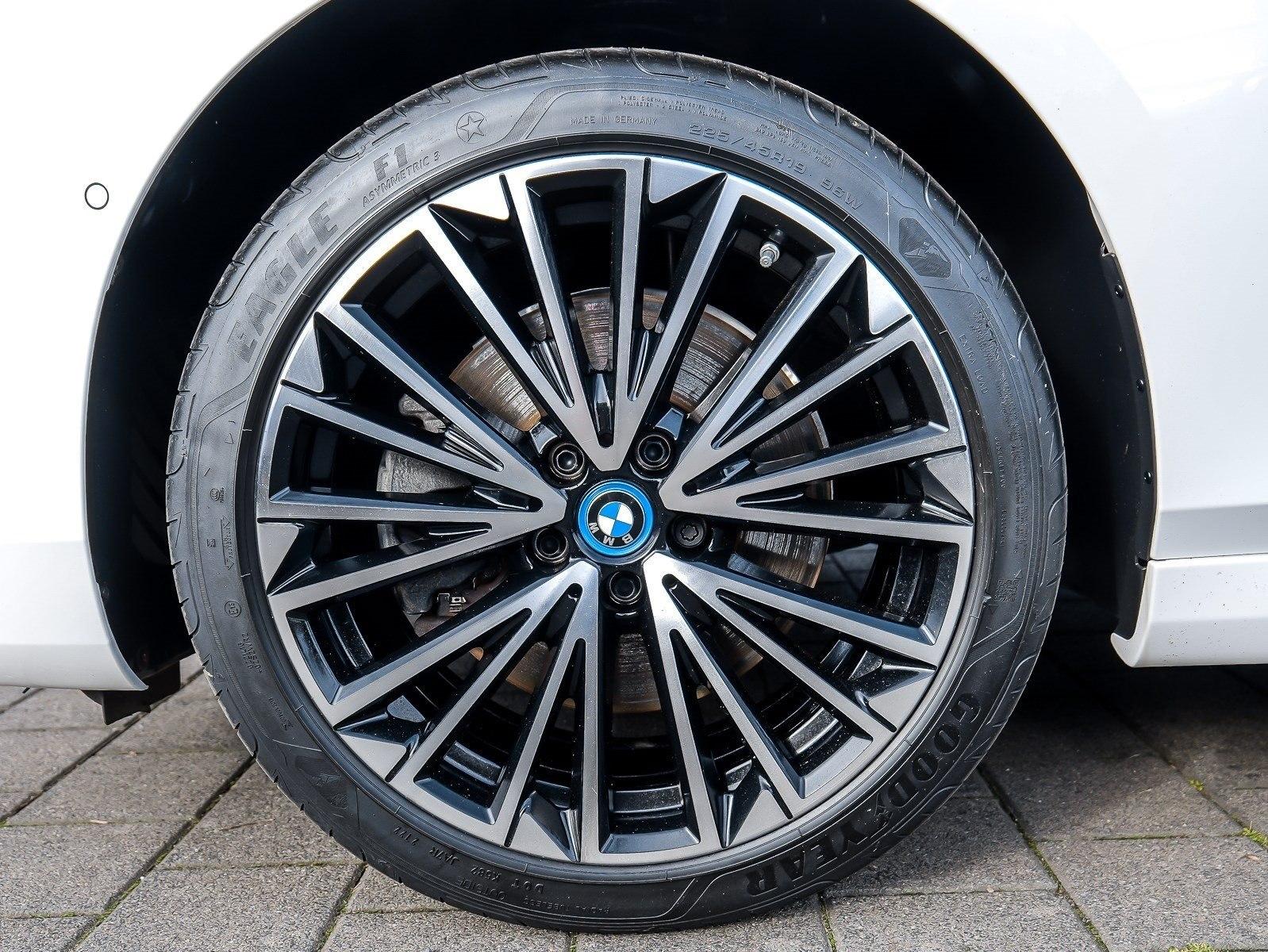 BMW 230e xDrive M Sport PANO RFK LED Sound Syst. LM
