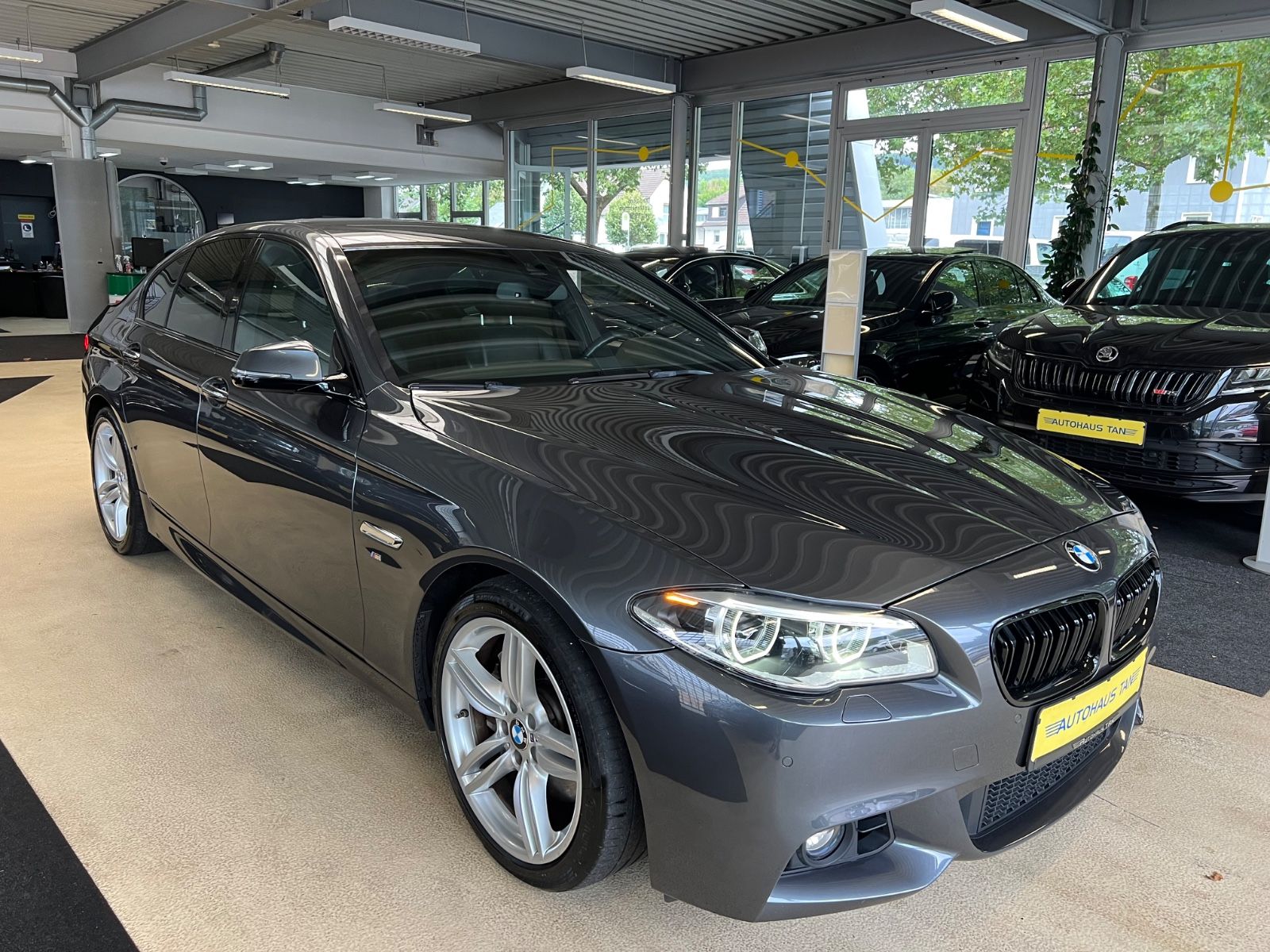 Fahrzeugabbildung BMW 530 5 Lim. M SPORT PAKET * LCI * HEAD-UP*