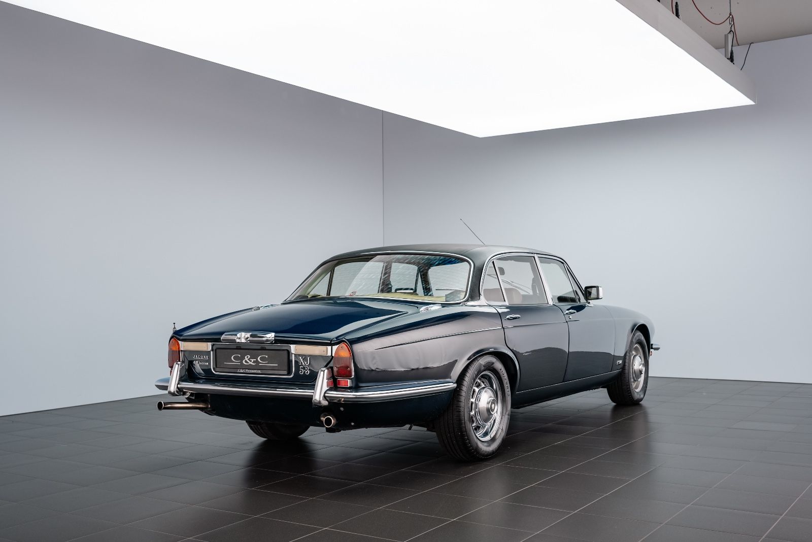 Fahrzeugabbildung Jaguar XJ12 LIMOUSINE SERIE 2/ Deutsche Fahrzeug