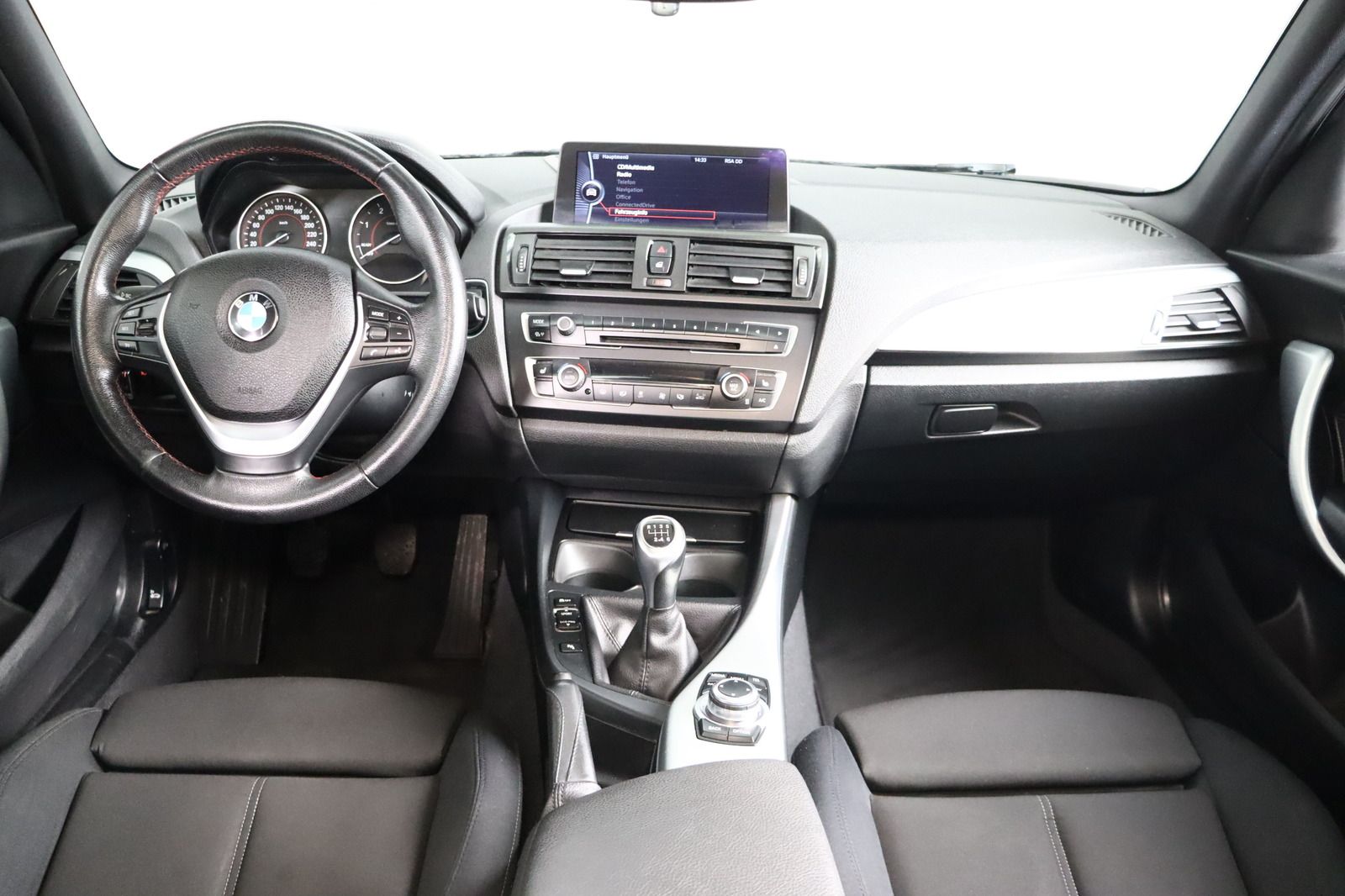 Fahrzeugabbildung BMW 118 d Sport-line * Bi-Xenon * PDC * Tempomat