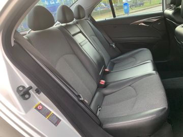 Mercedes E 200 - 8