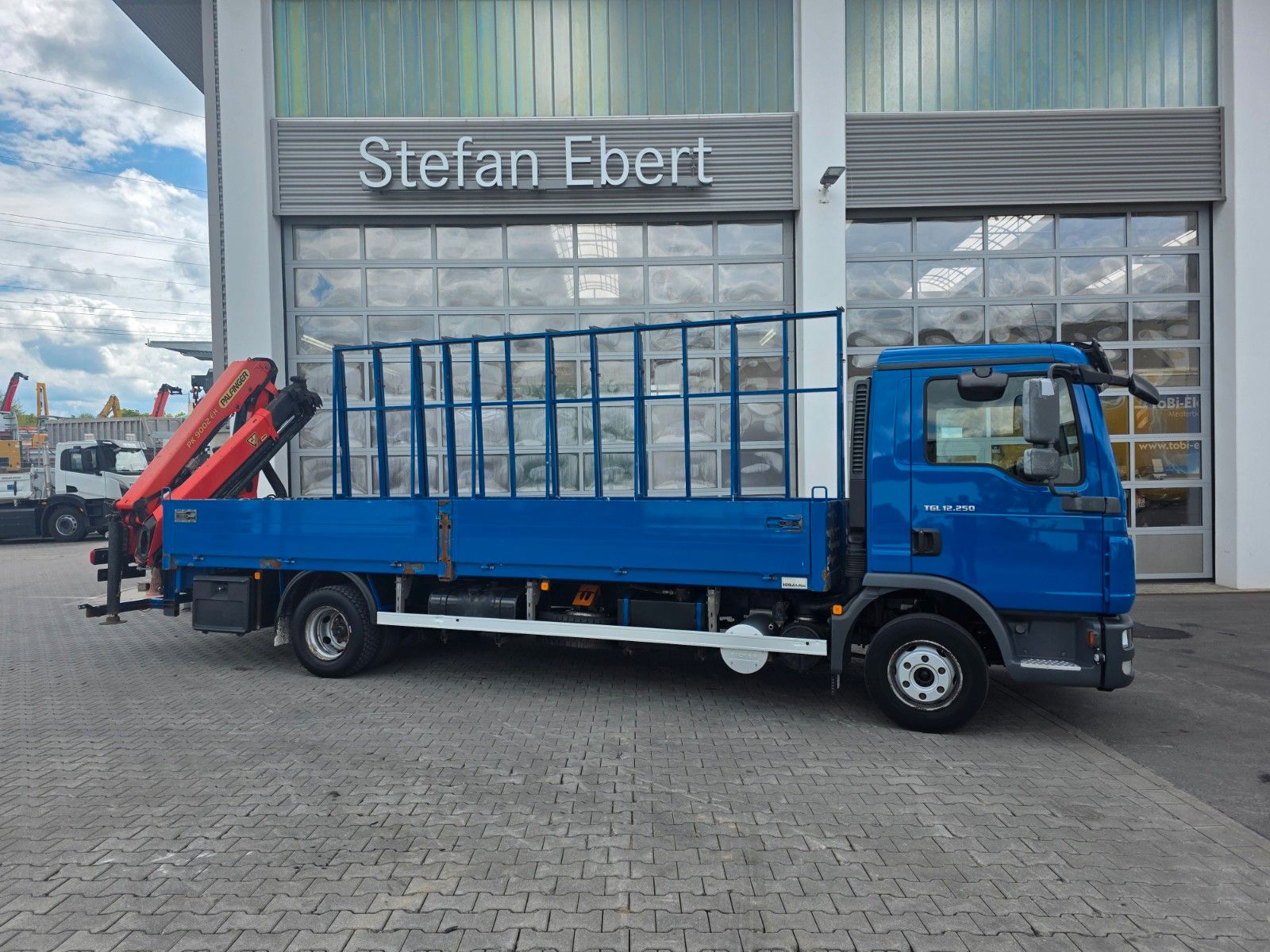 Fahrzeugabbildung MAN TGL 12.250 BL Glasreff Palfinger PK 9002EH Funk