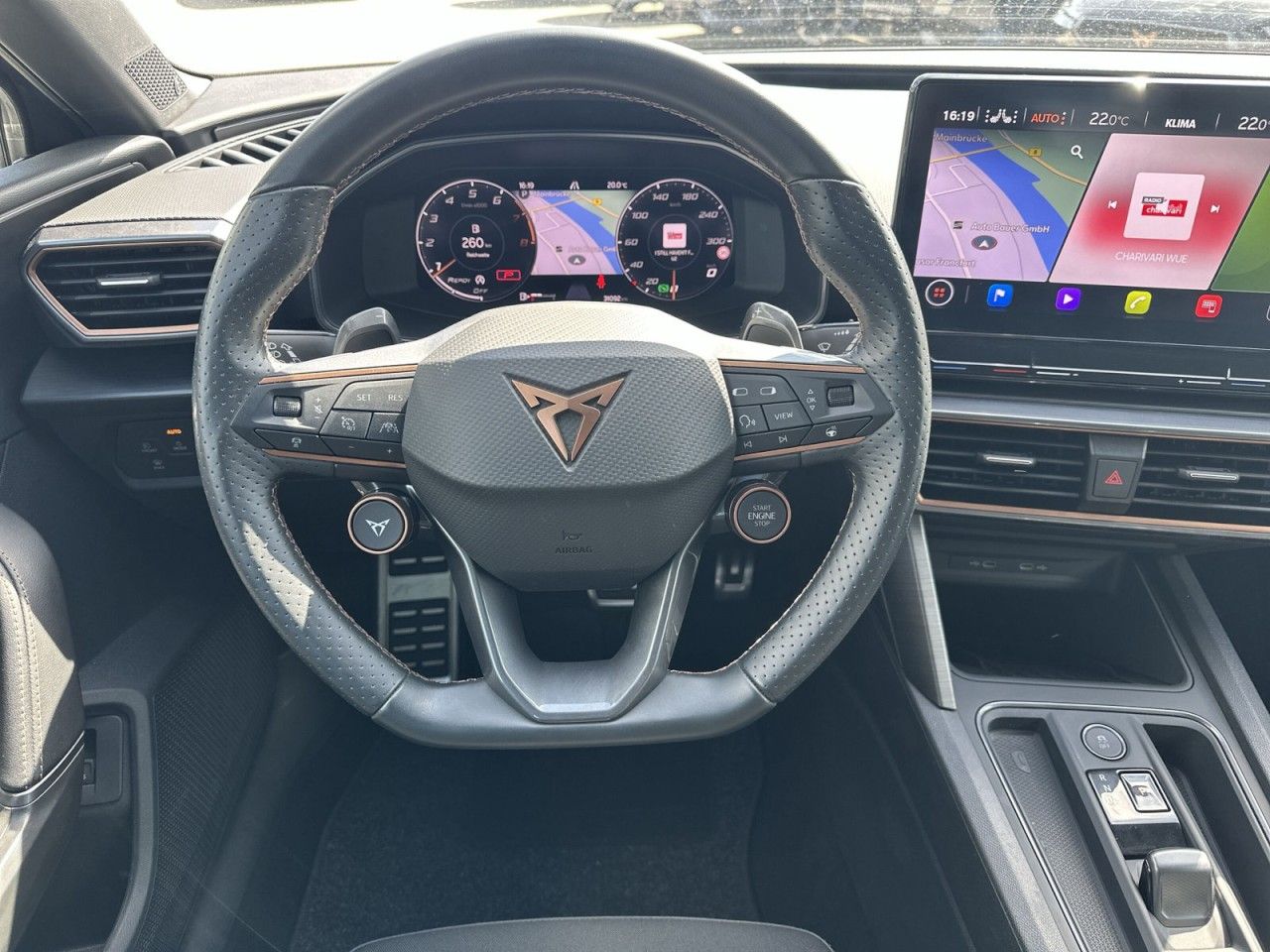Fahrzeugabbildung CUPRA Leon Sportstourer VZ 2.0 TSI 4Drive DSG*AHK* - mit KI generiert/bearbeitet