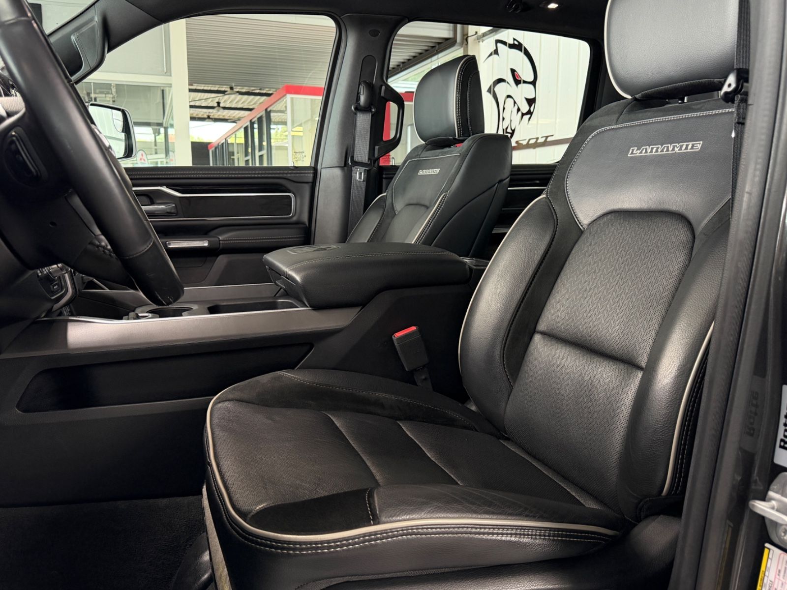 Fahrzeugabbildung Dodge RAM 1500 5,7 Laramie NIGHT LPG Luft RamBox
