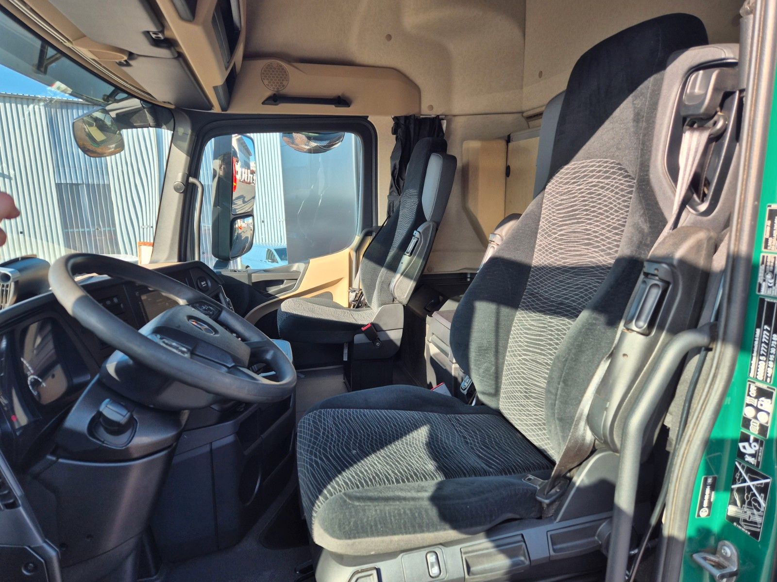 Fahrzeugabbildung Mercedes-Benz Arocs 2751 L 6x2/4 HAD Kurzholz Cranab TZ12.2
