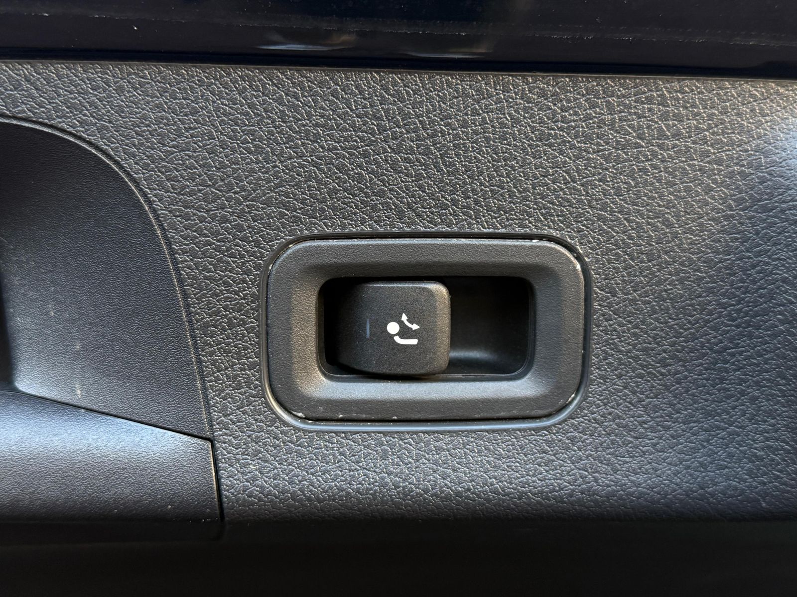 Vehicle illustration Mercedes-Benz CLA 200 Shooting Brake AMG LINE 8G LED+AHK+STHZ