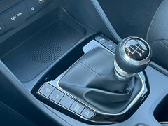 Fahrzeugabbildung Hyundai TUCSON 1.6 T-GDI 48V Trend *Navi*Kamera*PDC*LED*