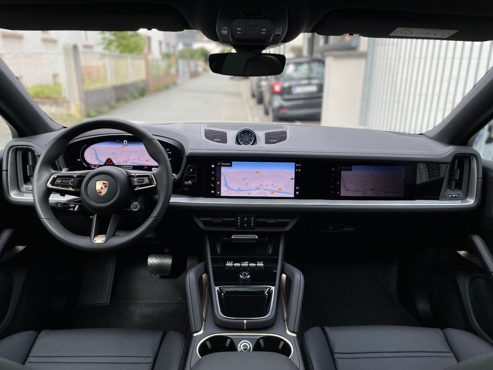 Fahrzeugabbildung Porsche Cayenne E-Hybrid Coupé |HUD|3.Disp|ACC|SportDesi