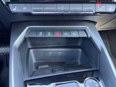 Fahrzeugabbildung Audi A3 35TFSI S line S-tronic VIRTUAL LED NAVI 1.HD