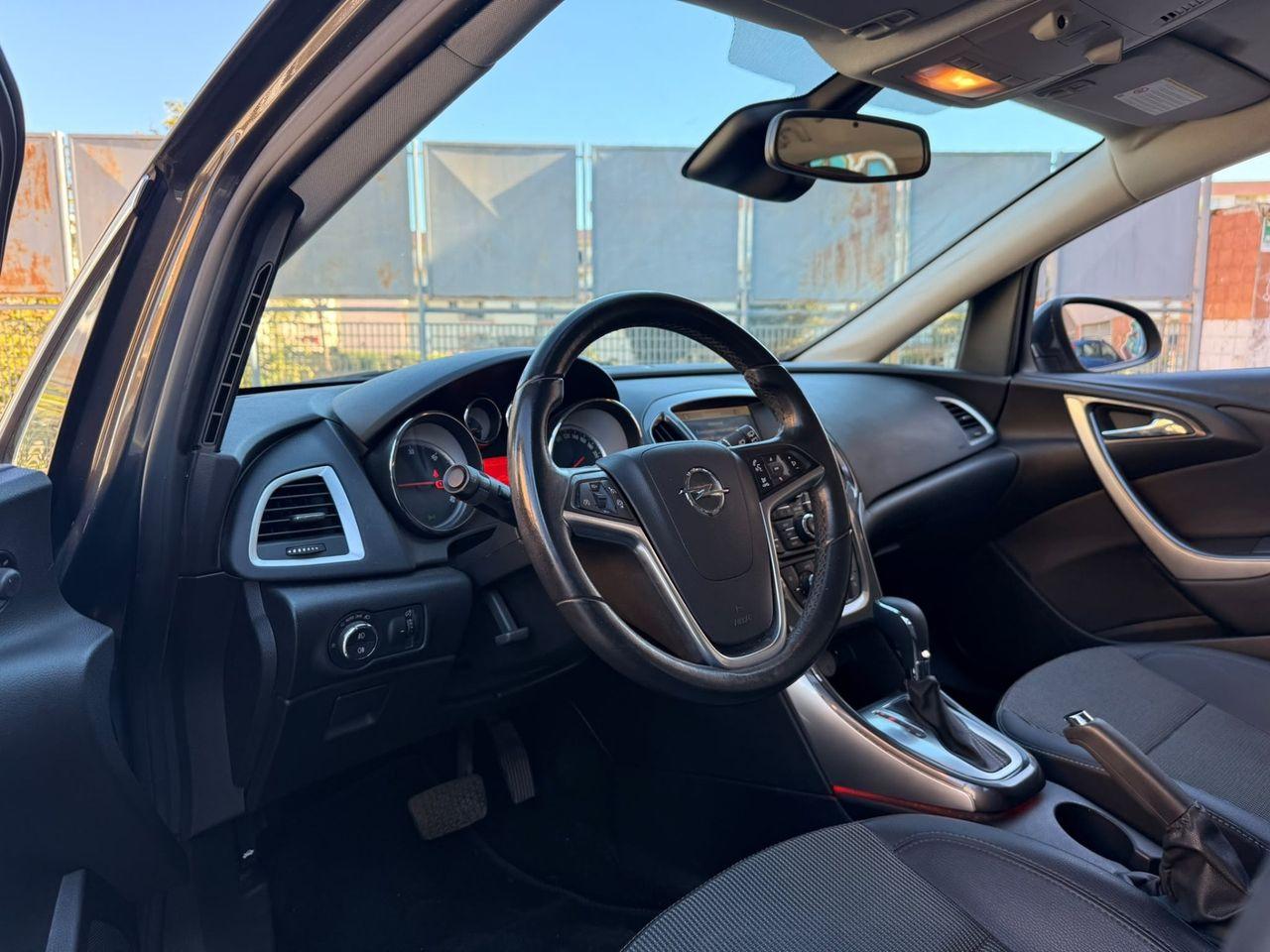 Opel Astra 2013 — photo 12
