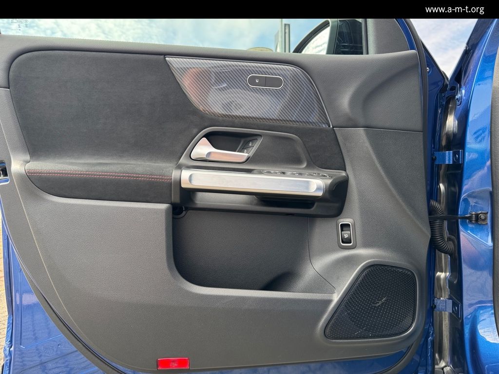 MERCEDES-BENZ GLB 250
