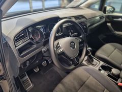 Fahrzeugabbildung Volkswagen TOURAN 2.0TDI UNITED NAVI SITZHZ PANO AHK 7SITZE