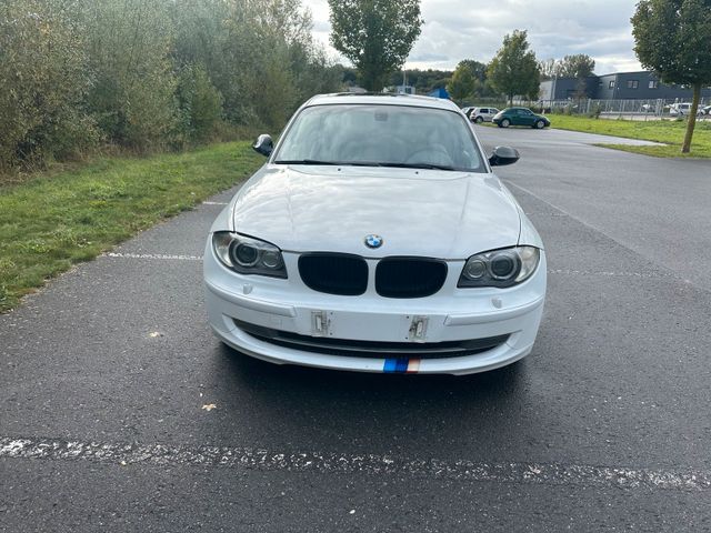 BMW 120d / AUTOMATIK / LEDER / TEMPOMAT