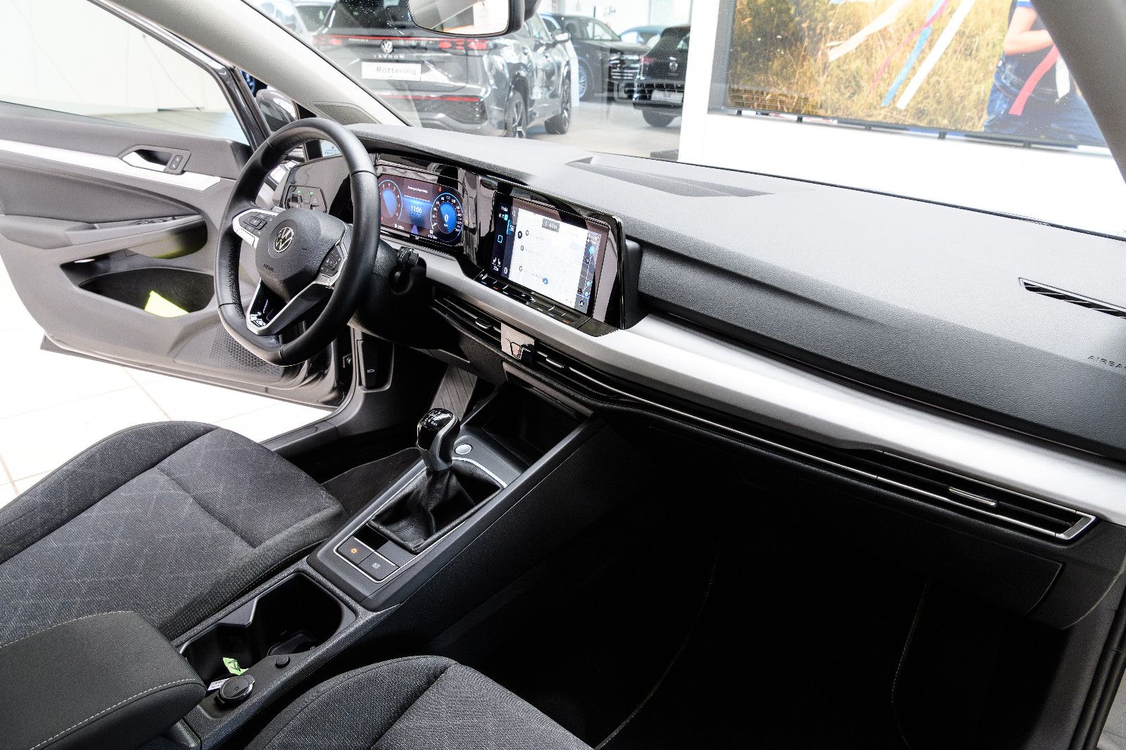 Fahrzeugabbildung Volkswagen Golf VIII Life +Navi +SHZ +ALU +LED +PDC