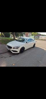Mercedes-Benz CLA 180 - - Mercedes-Benz CLA 180 in Stuttgart