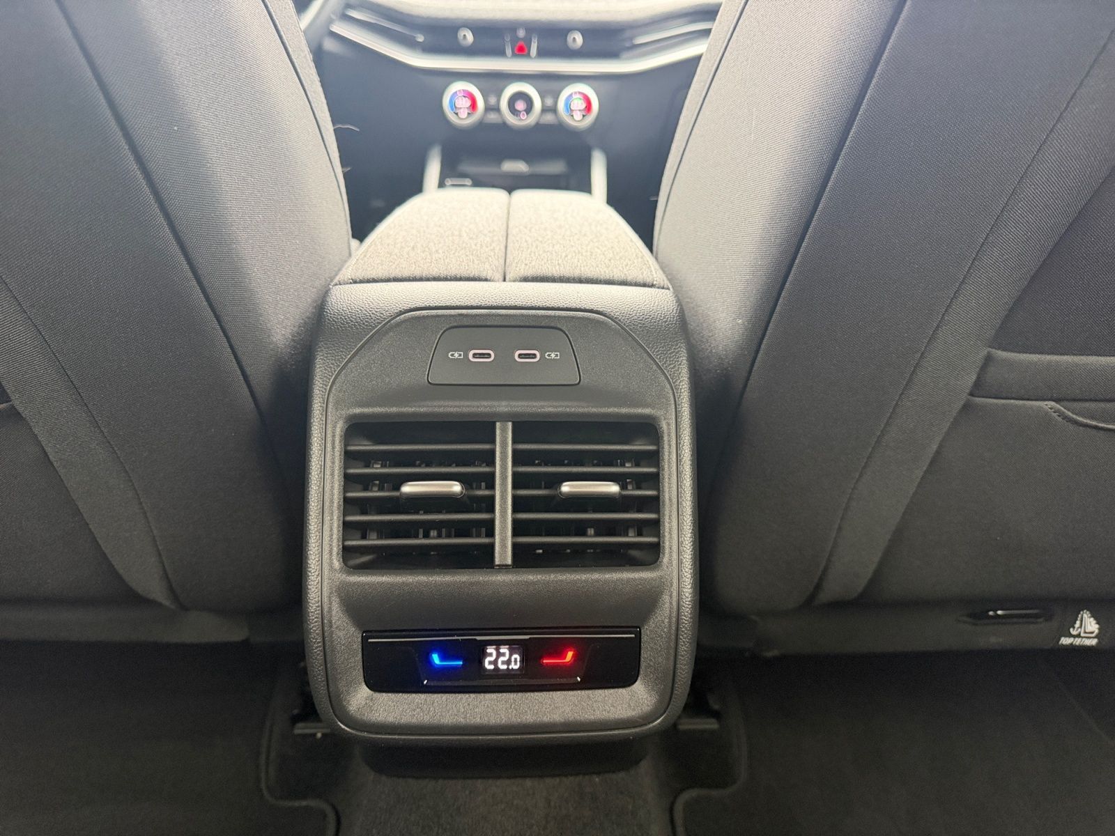 Skoda Superb Combi 2.0 TSI Selection 4x4 AHK Navi LED foto 21