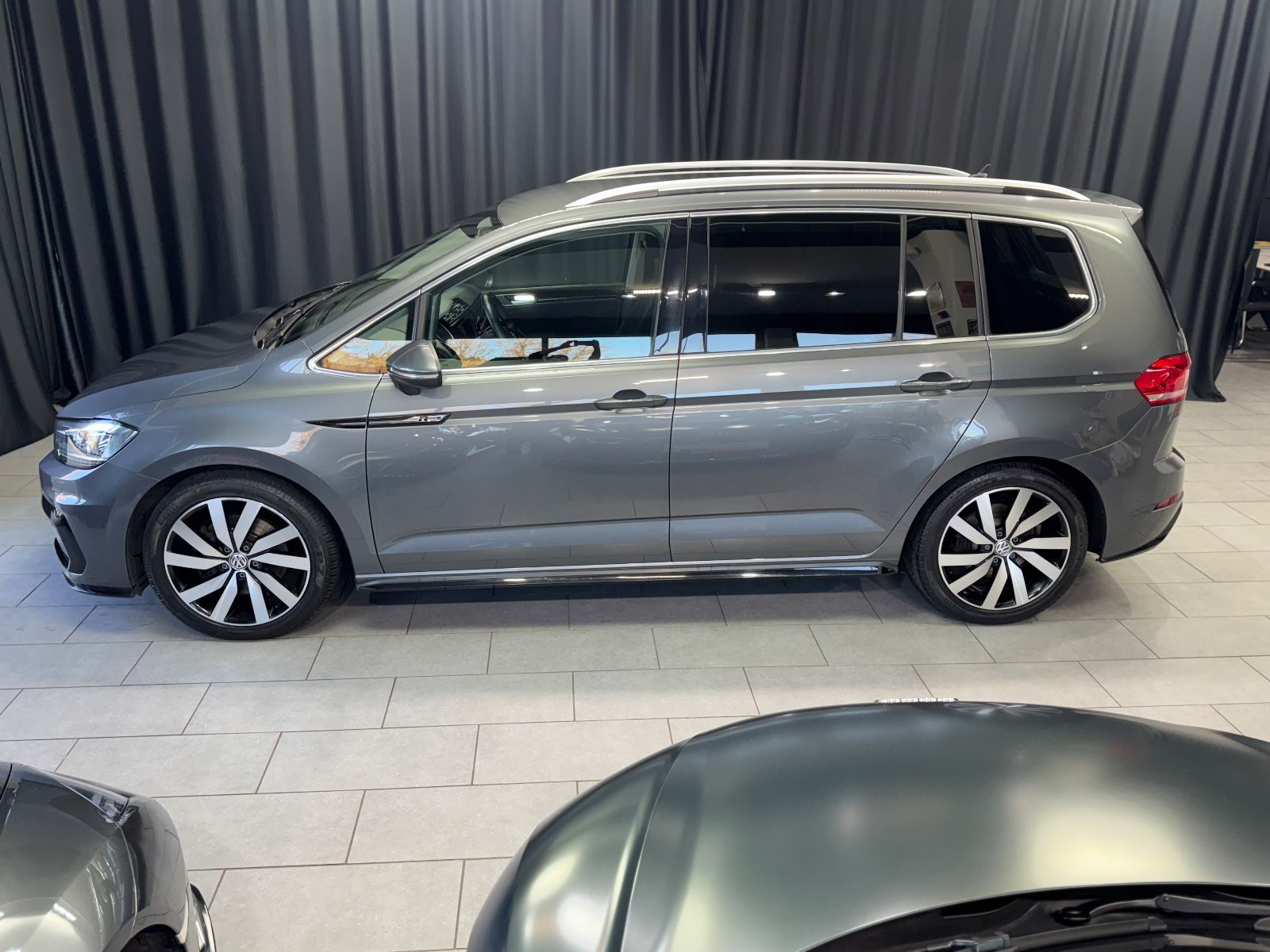 Fahrzeugabbildung Volkswagen Touran Highline|DSG|NAVI|7-SITZER|R-LINE|