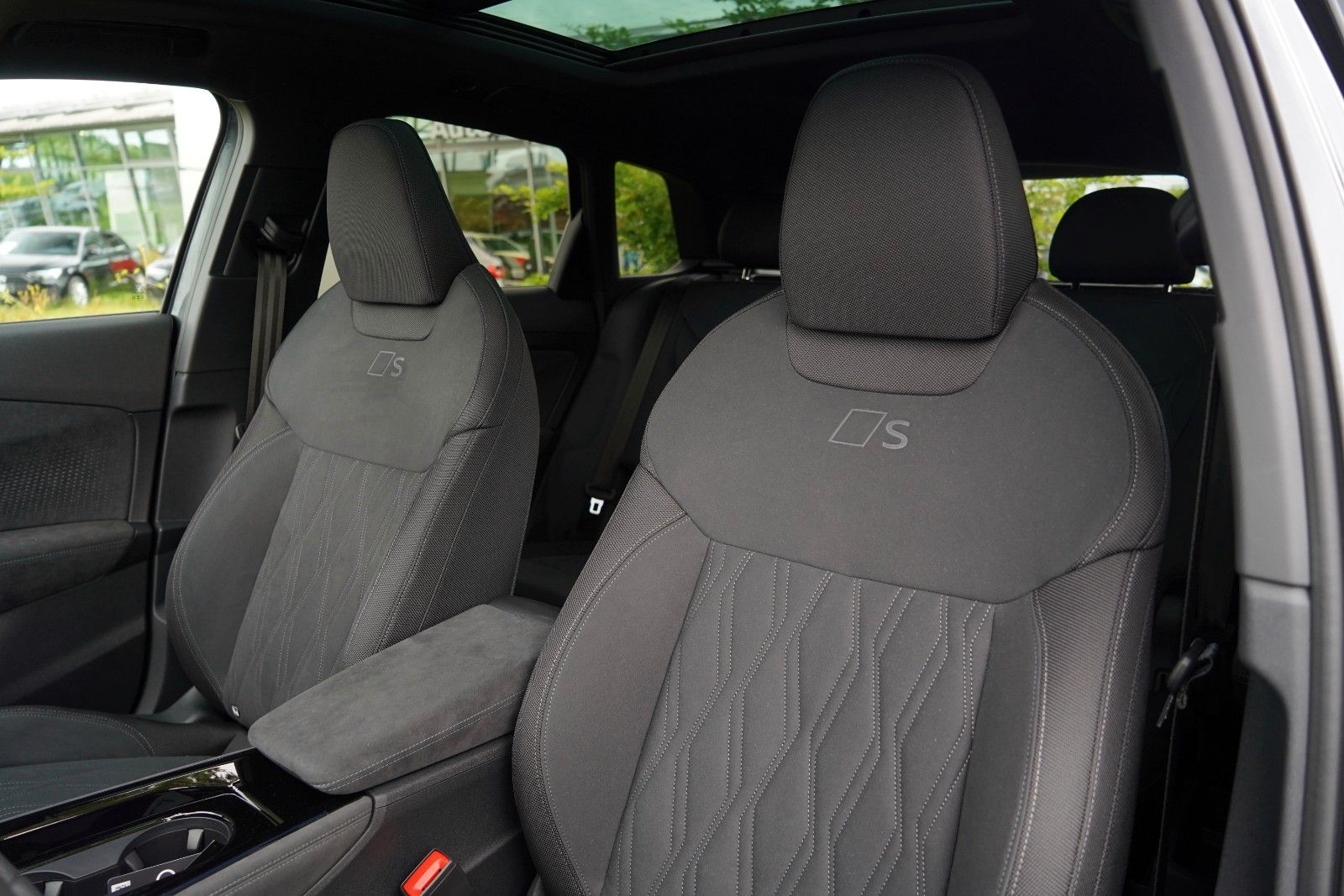 Audi Q3 SUV e-hybrid AHK S-LINE PANO TECH PRO MATRIX foto 14
