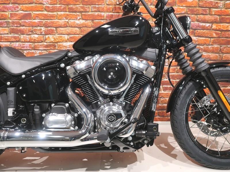 Harley-Davidson FXBB Street Bob Speichenräder