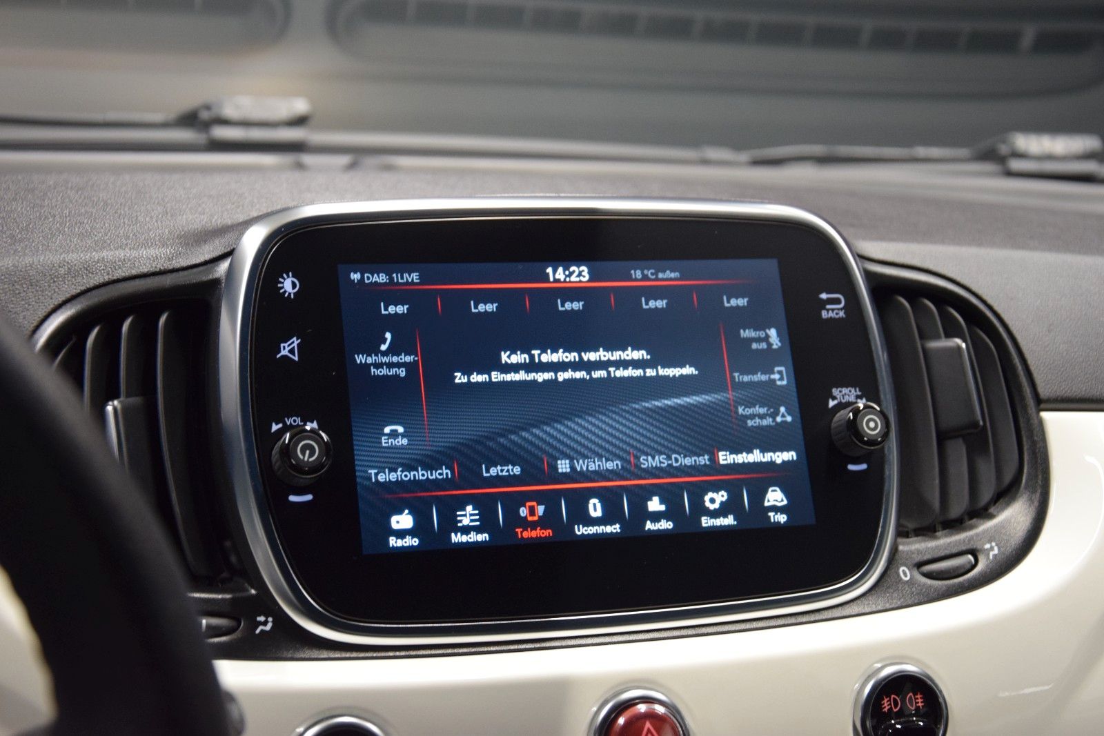 Fahrzeugabbildung Abarth 595C LED PDC CarPlay Android Auto PDC Faltdach