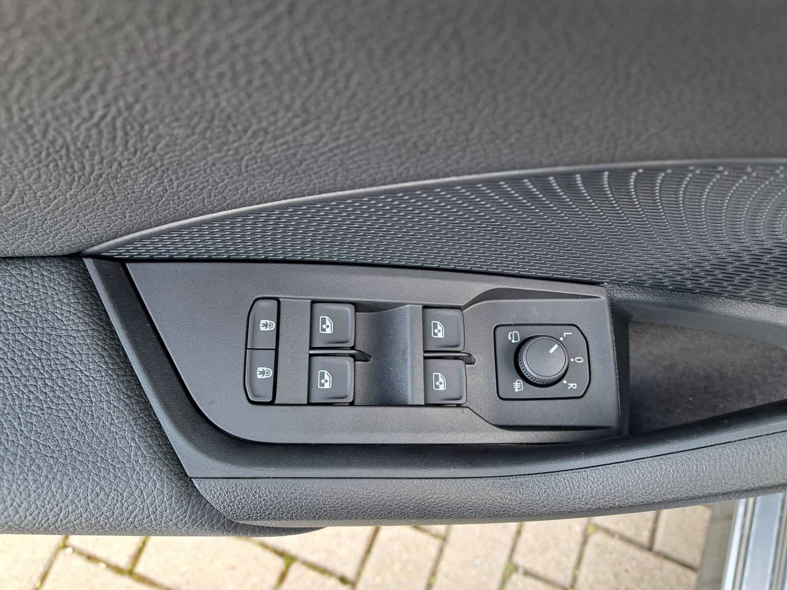 Fahrzeugabbildung SKODA Octavia 2.0 TDI Selection LED KAMERA SITZHEIZUNG