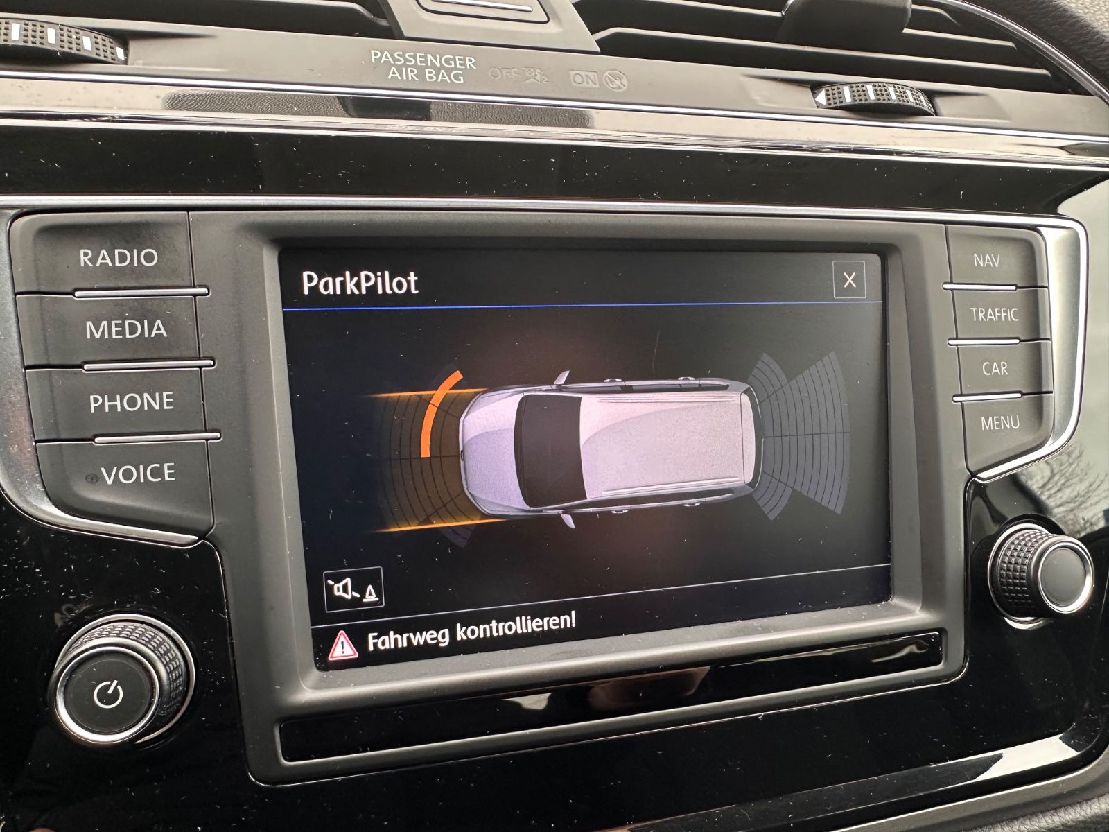 Fahrzeugabbildung Volkswagen Touran Comfortline 1.4 TSI 7-Sitze/ACC/SHZG/Navi