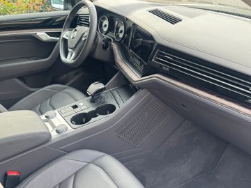 Volkswagen Touareg - 8