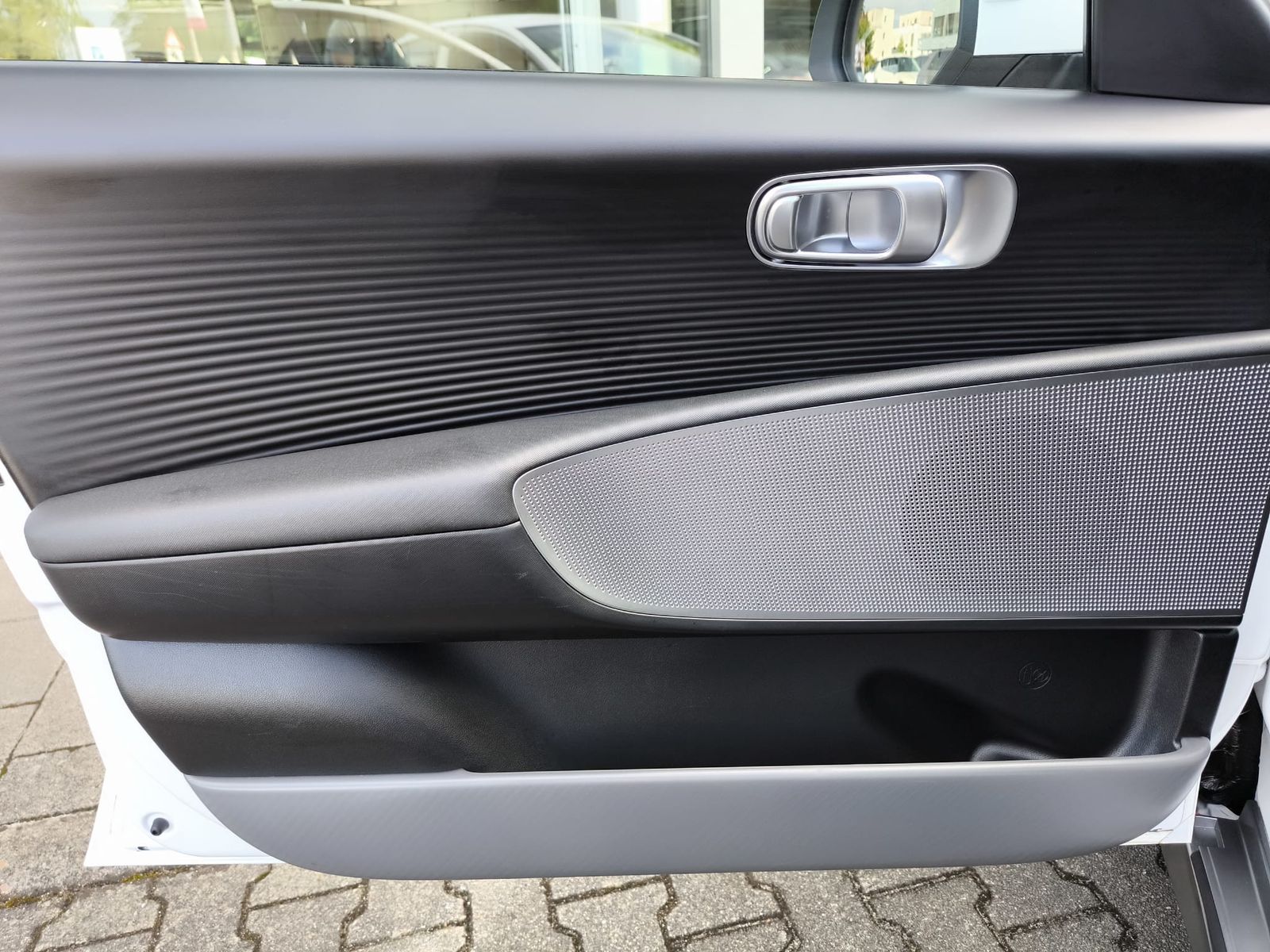 Fahrzeugabbildung Hyundai Ioniq 6 2WD NAVI+LED+SHZ+KAMERA+DAB+PDC+ACC+18"+