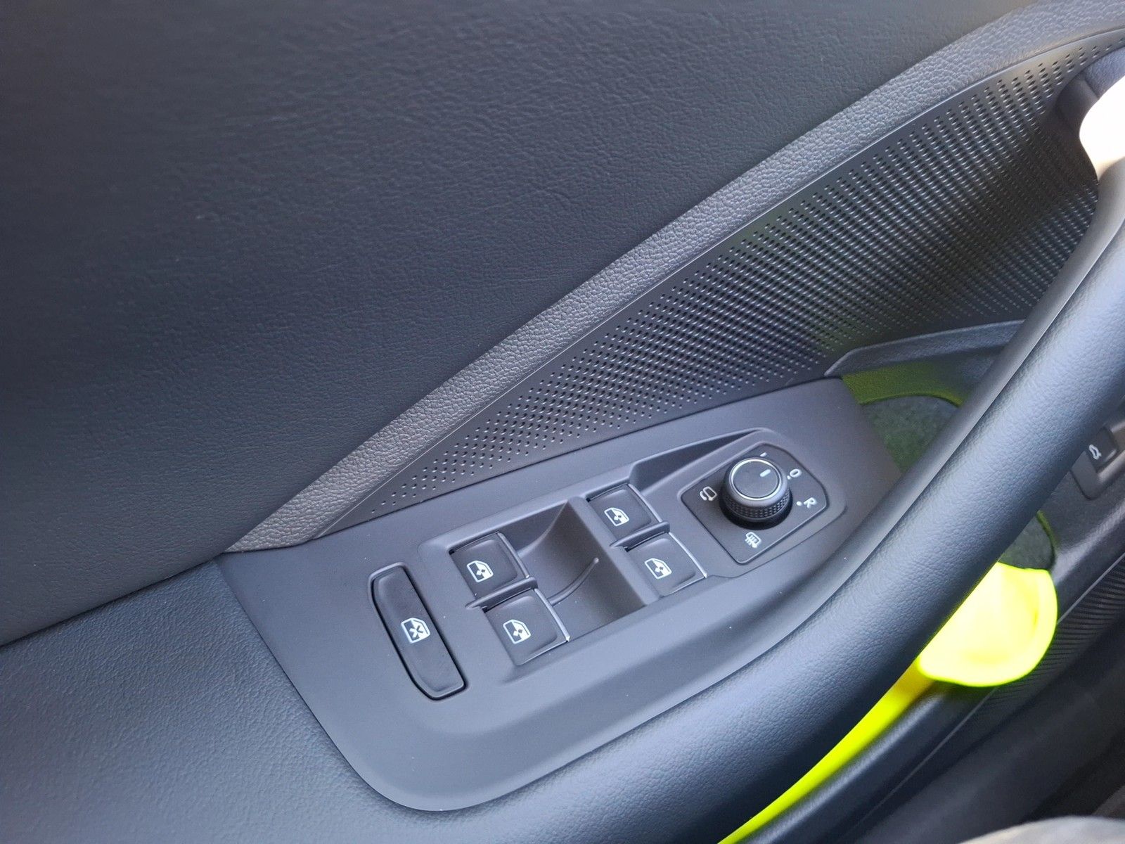 Fahrzeugabbildung Volkswagen Passat Variant TDI Elegance DSG Matrix AHK Navi