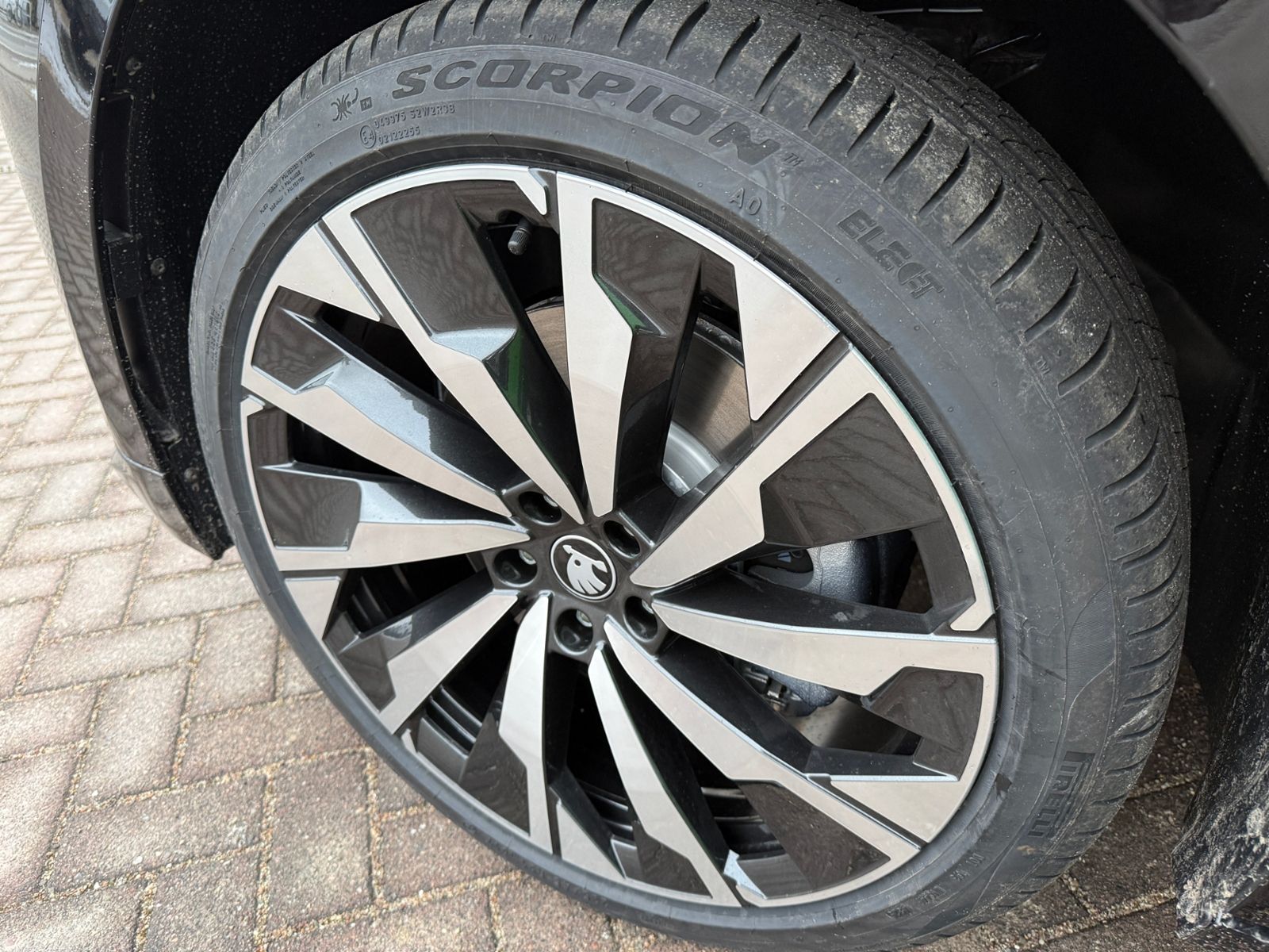 Skoda Enyaq Coupé 85 Sportline AHK ACC NAVI GLASDACH S imagem 3