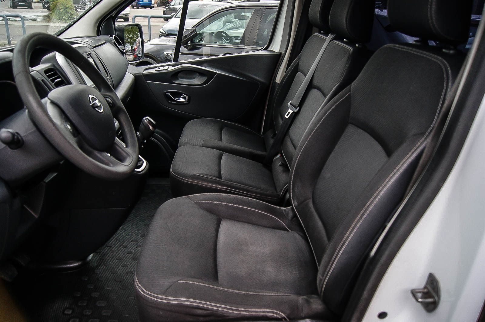 Fahrzeugabbildung Nissan NV300 MIXTO Family L2H1 NAVI KAMERA 6-Sitze