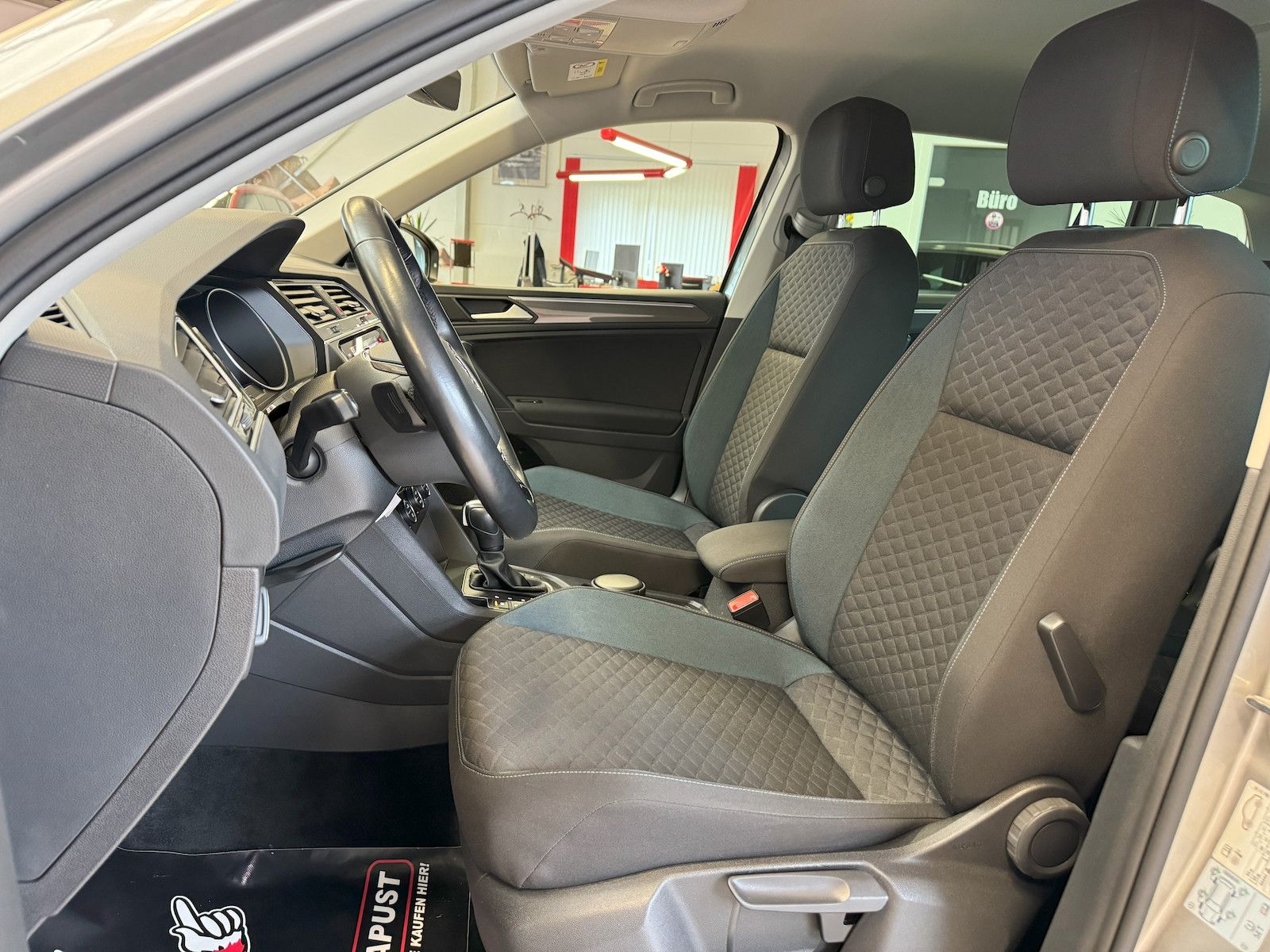 Fahrzeugabbildung Volkswagen Tiguan 1.5 TSI DSG IQ /Navi/Shz/Spur/ACC/VZE/Ahk