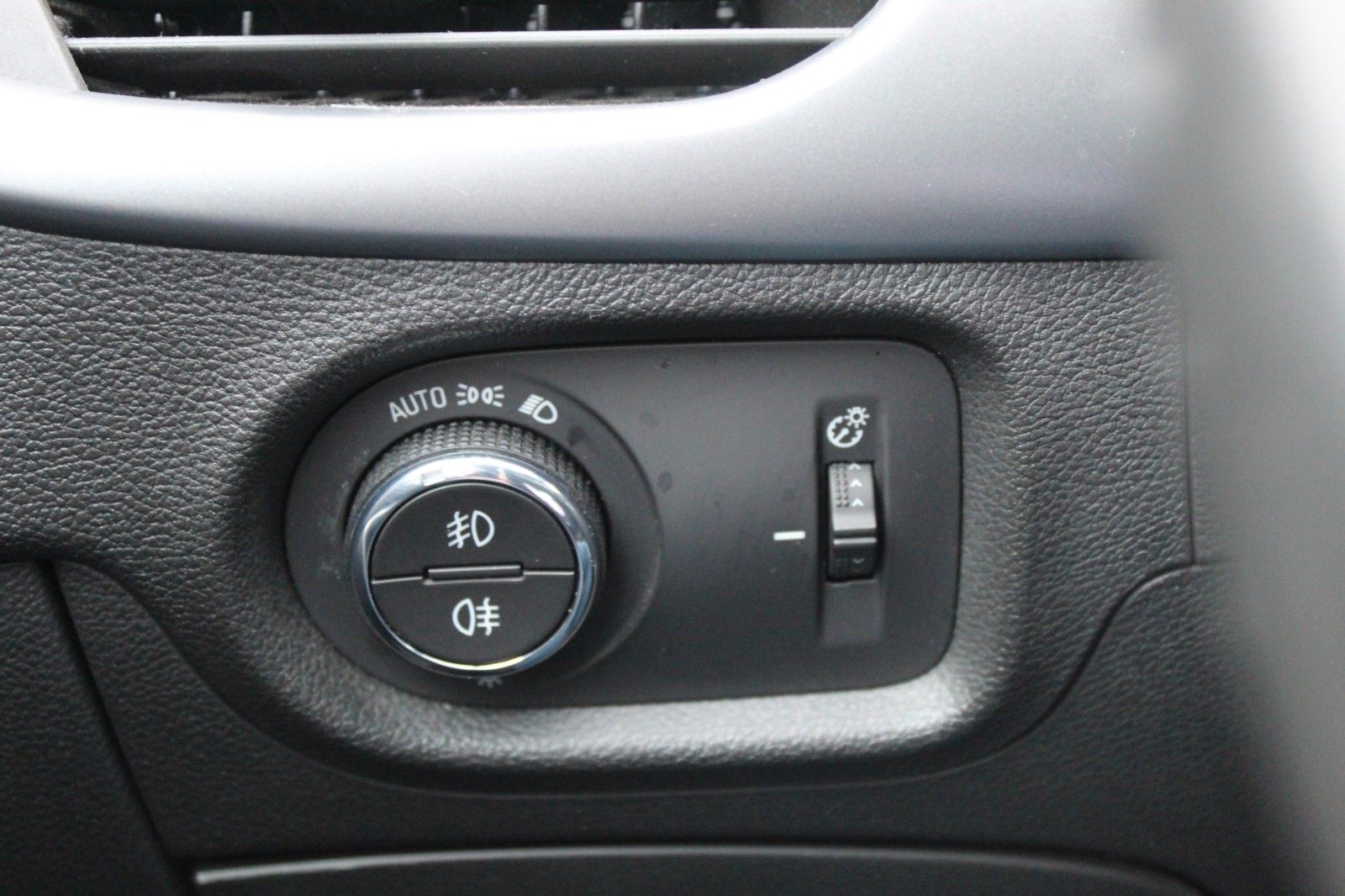 Fahrzeugabbildung Opel Astra K Sports Tourer 120 Jahre Navi*Intellilux