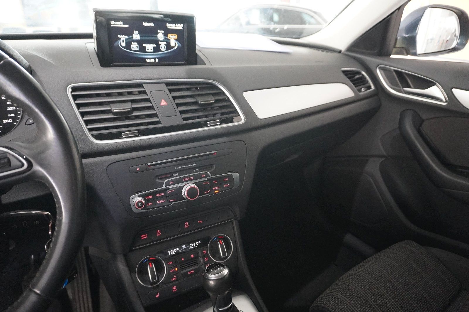 Fahrzeugabbildung Audi Q3 1.4 TFSI ULTRA SPORT NAVI/SHZ/PDC/SPORT/AHK
