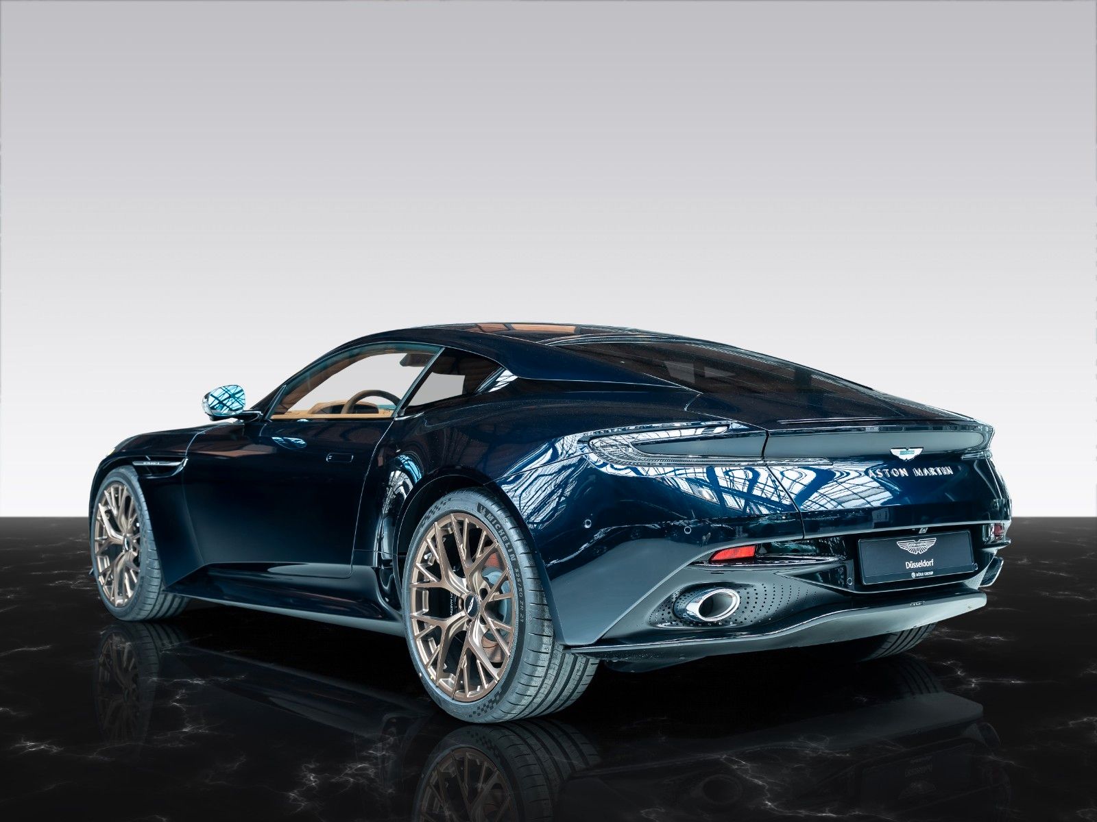 Aston Martin DB12 | Satin Bronze Wheels | Q - Leather imagem 2