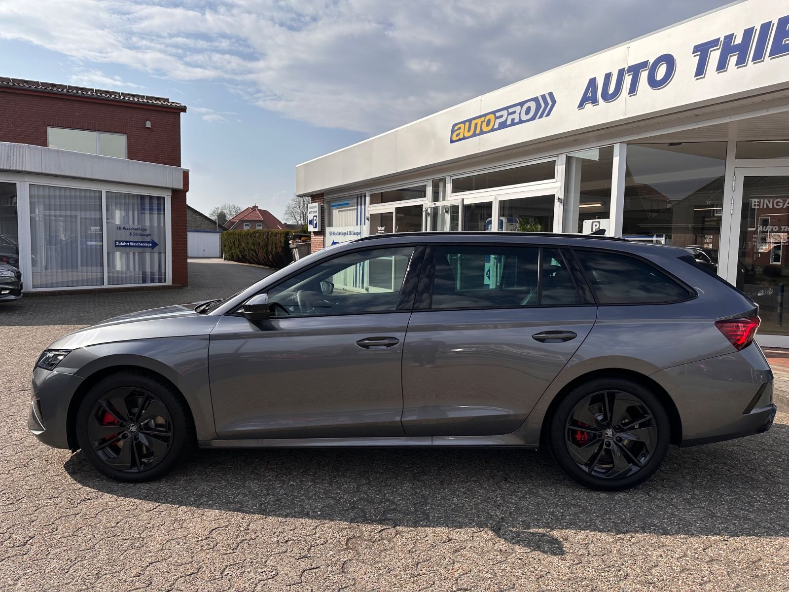 Fahrzeugabbildung SKODA Octavia Combi RS 2.0 TSI Matrix/Pano/Navi/ACC