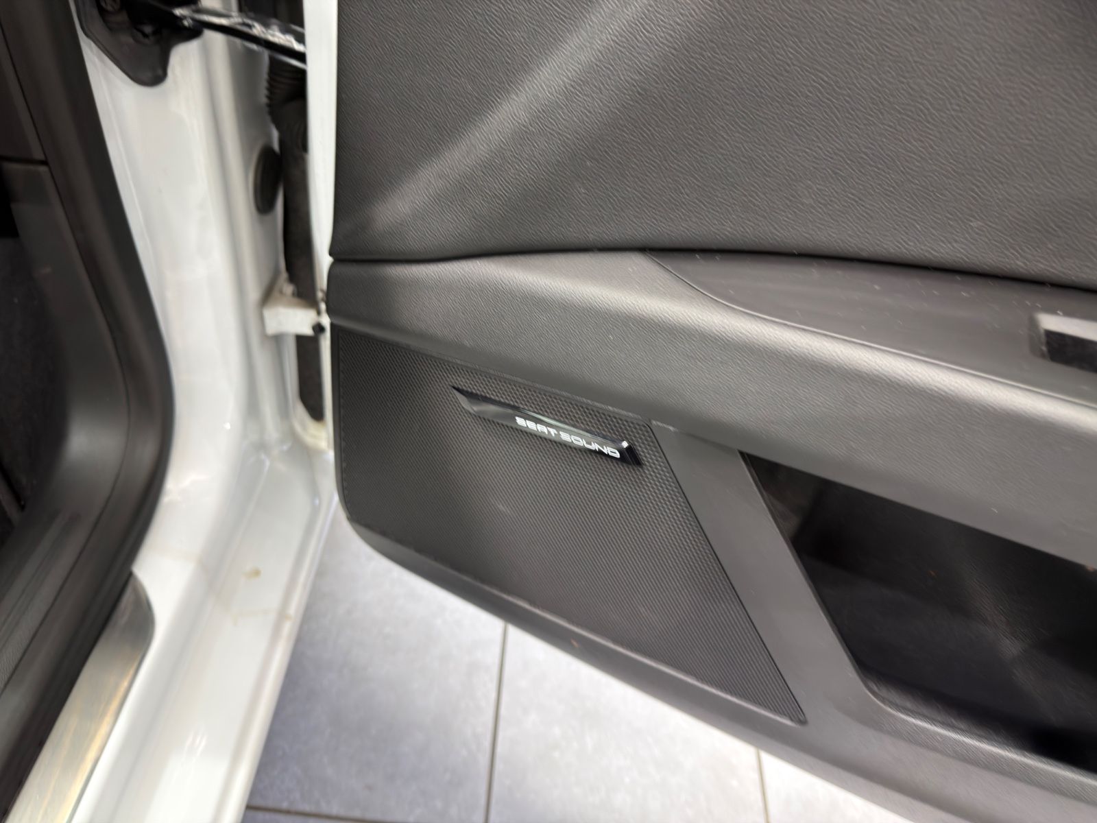 Fahrzeugabbildung SEAT Leon FR|NAVI|LED|PANORAMA|PDC|TÜV 03/28