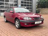 Toyota Avensis Automatik HU/AU neu - rote Toyota Avensis