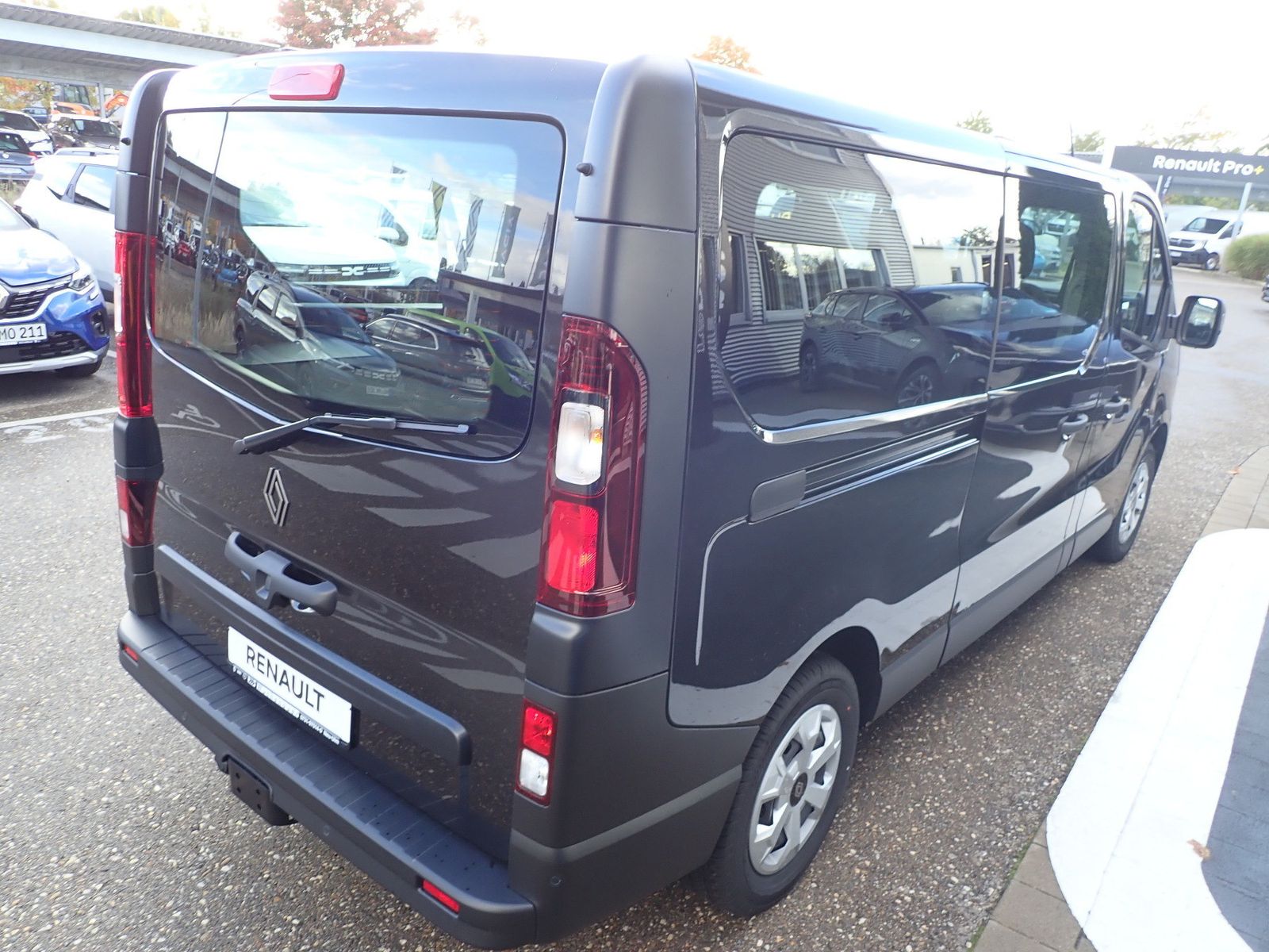 Fahrzeugabbildung Renault Trafic Pkw Grand Authentic Blue dCi 150 MY24