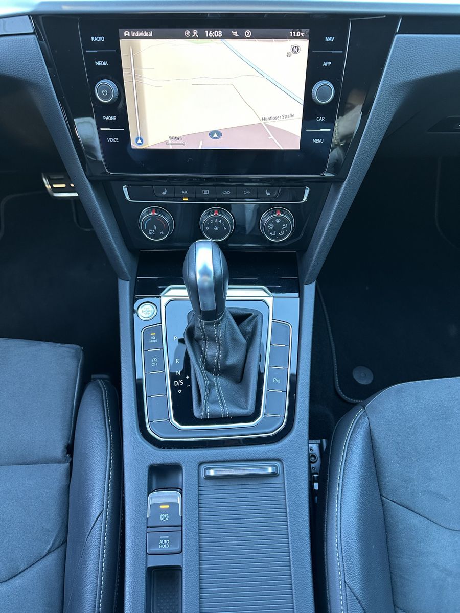Fahrzeugabbildung Volkswagen Arteon 2.0 TDI DSG R-Line NAV+LED+ACC+V-COCKPIT