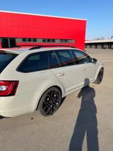 Skoda Octavia 2.0 TSI DSG RS60 Combi RS60 - Skoda Octavia RS60 mit Benzin-Antrieb