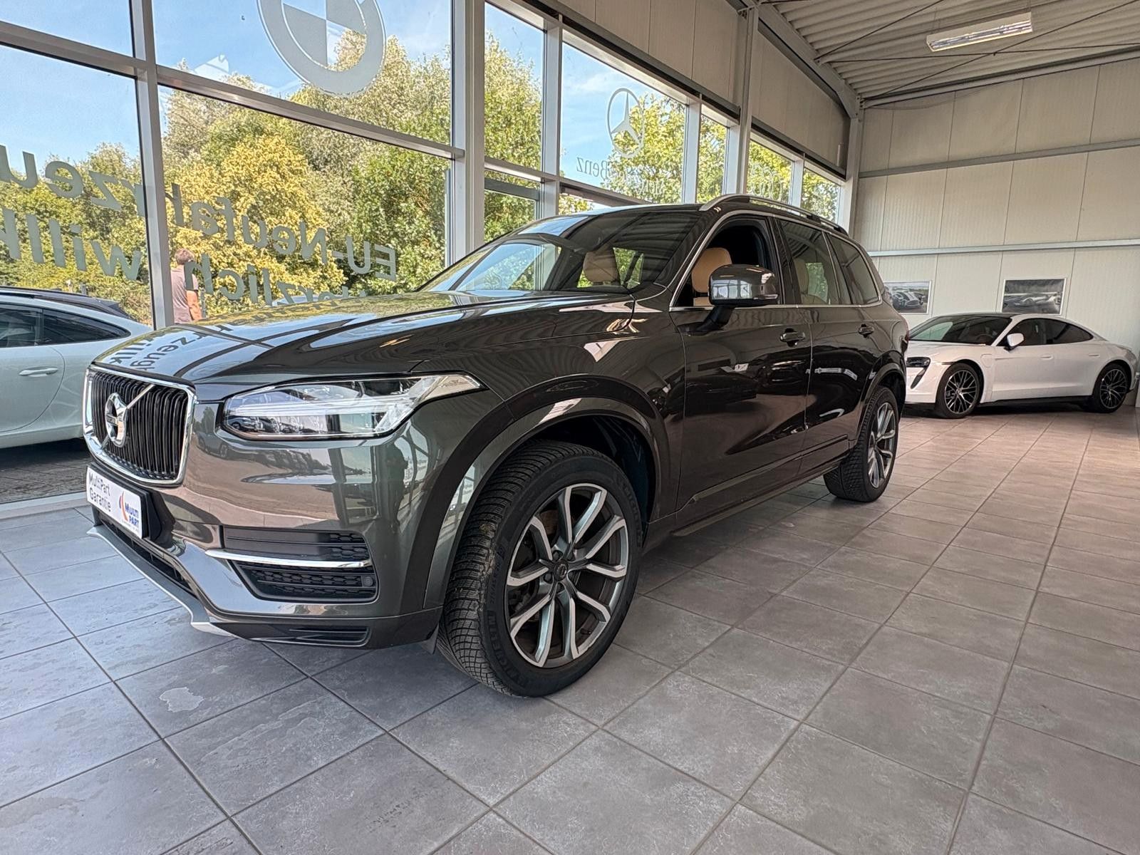 Fahrzeugabbildung Volvo XC 90 XC90 Momentum 2WD 7 sitze volleder, acc