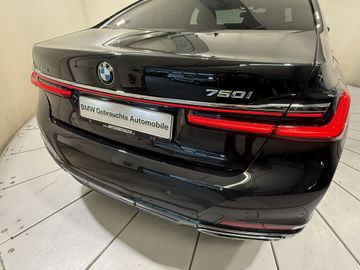 BMW 750 - 7