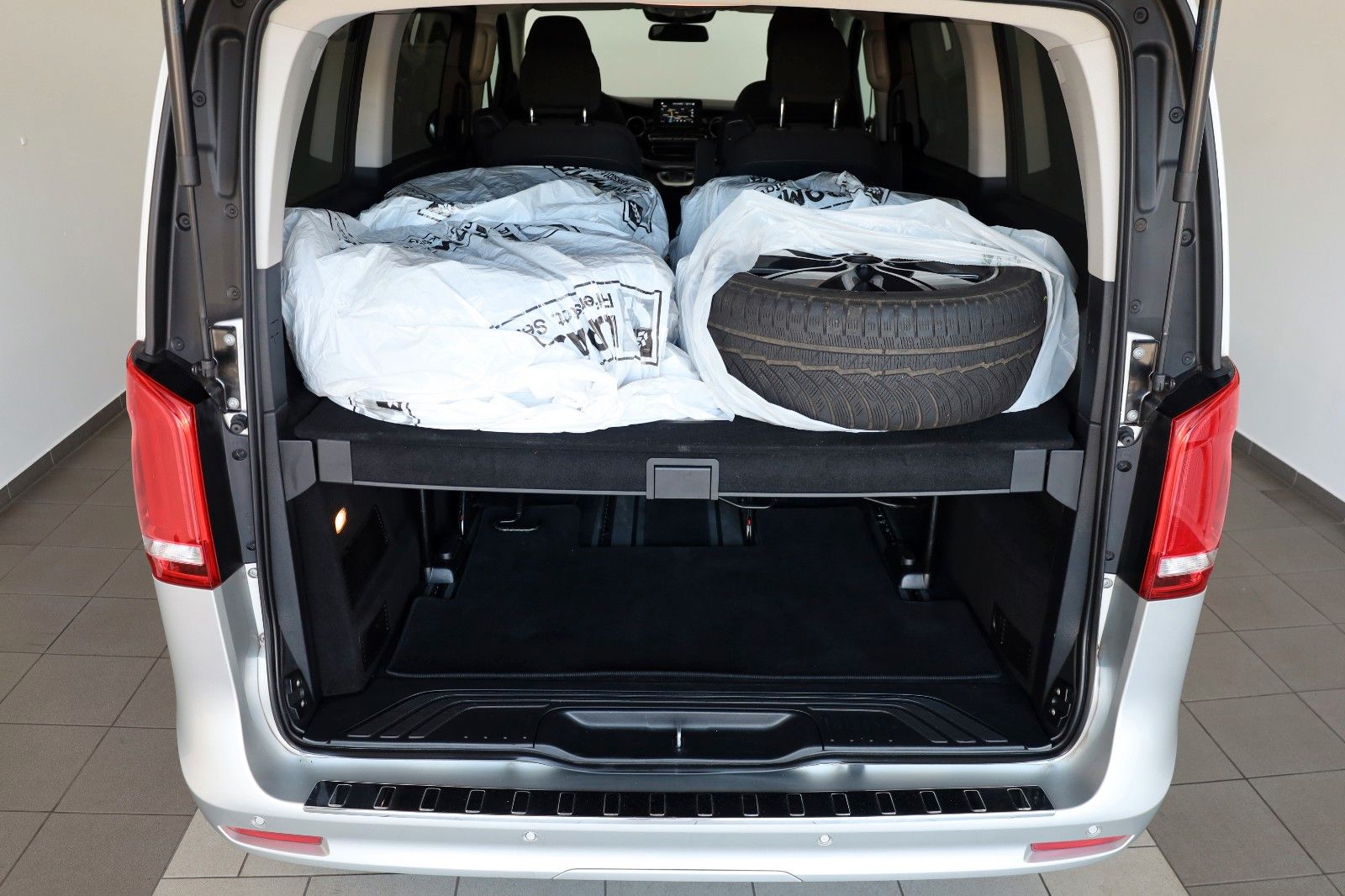 Fahrzeugabbildung Mercedes-Benz V 250d EDITION LANG,7Sitz,Navi,Kamera,ACC,AHK+WR
