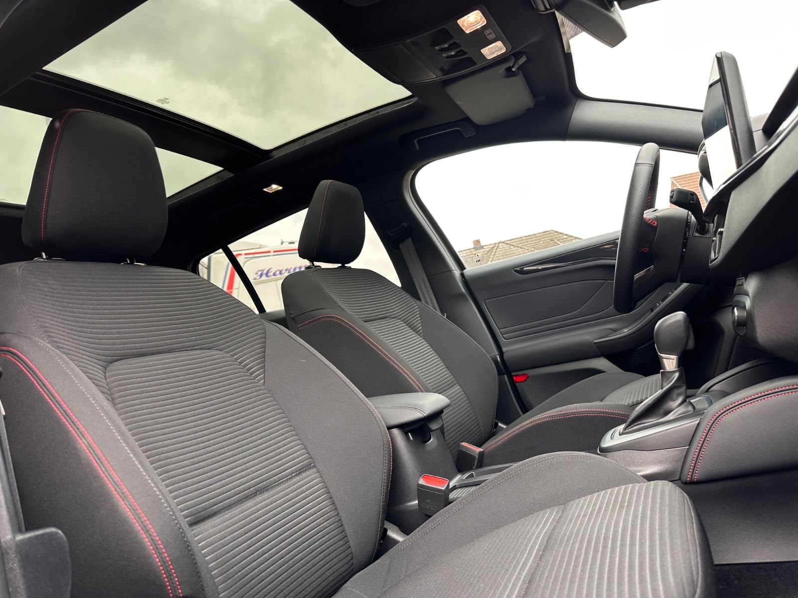 Fahrzeugabbildung Ford Focus Turnier ST-Line X 1.0 Pano/ACC/Matrix/Navi