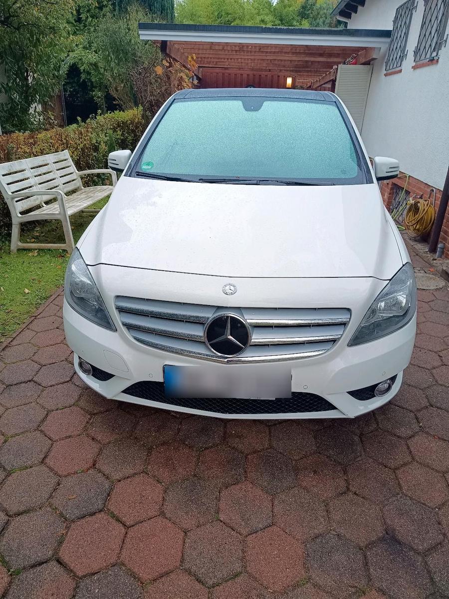 Mercedes-Benz B 200