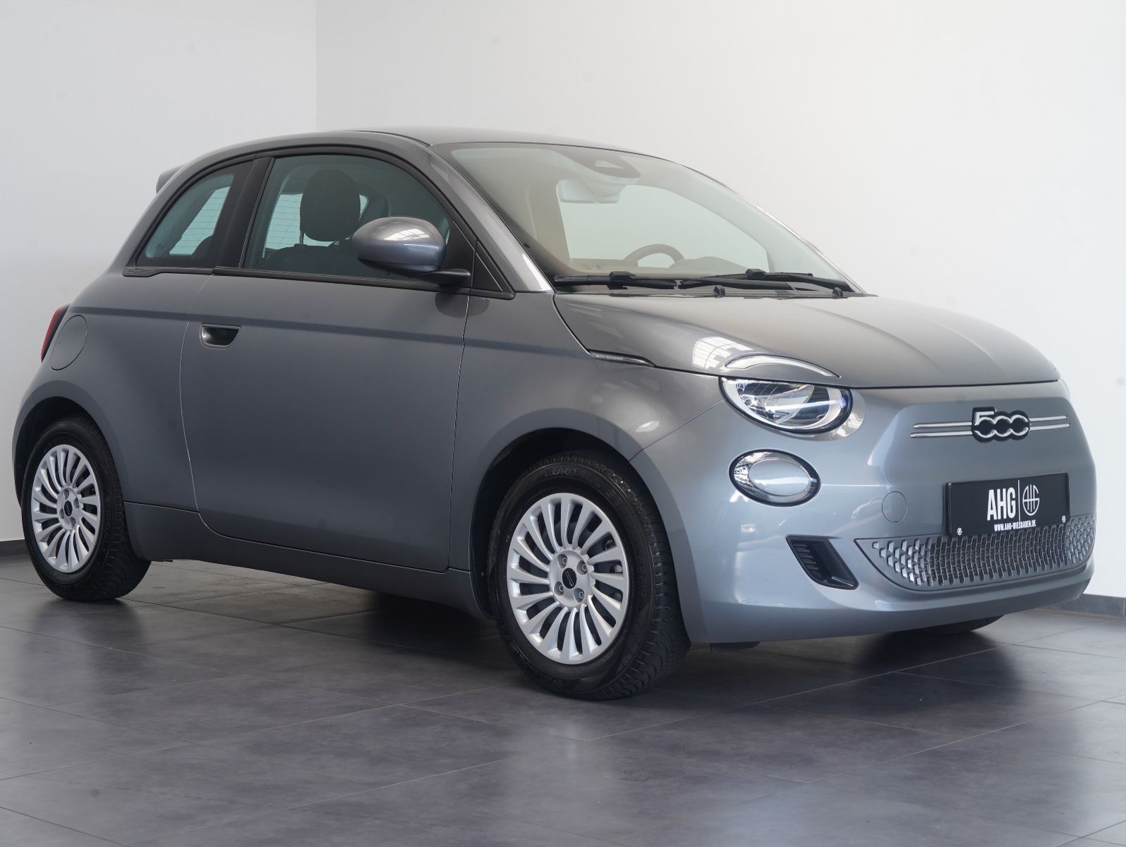 Fahrzeugabbildung Fiat 500e 87KW/42kWh/DC-LADEN/CARPLAY/DAB/SOH