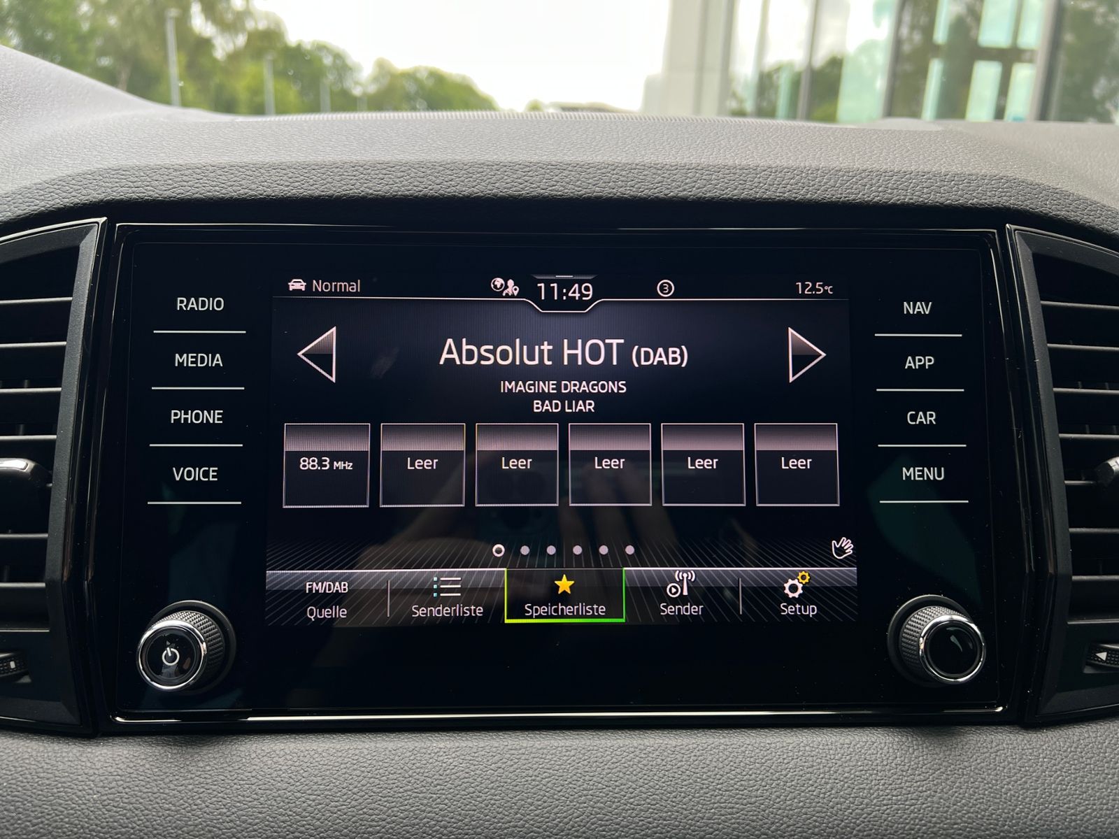 Fahrzeugabbildung SKODA Karoq Sportline 2.0 TDI DSG *CANTON, AHK, Navi,